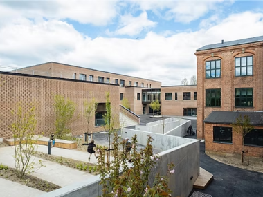 Skolen i Bymidten bygning